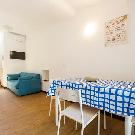Joivy Brand New 1-bedroom Flat With Balcony Next To The Bay Of Silence *