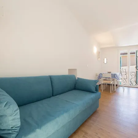 Joivy Brand New 1-bedroom Flat With Balcony Next To The Bay Of Silence *